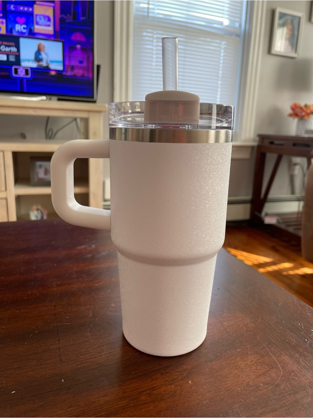 Stanley 20 ounce White Insulated Tumbler with Pink Logo and Handle - Picture 2 of 3